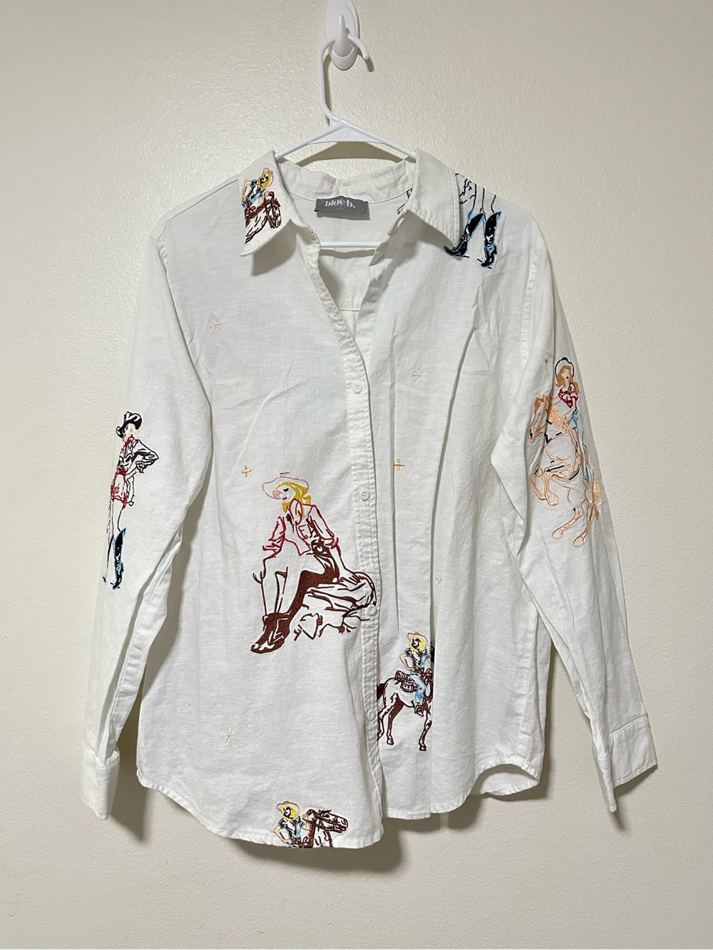 Blue B. White Embroidered Cowgirl Motif Button-Down Shirt